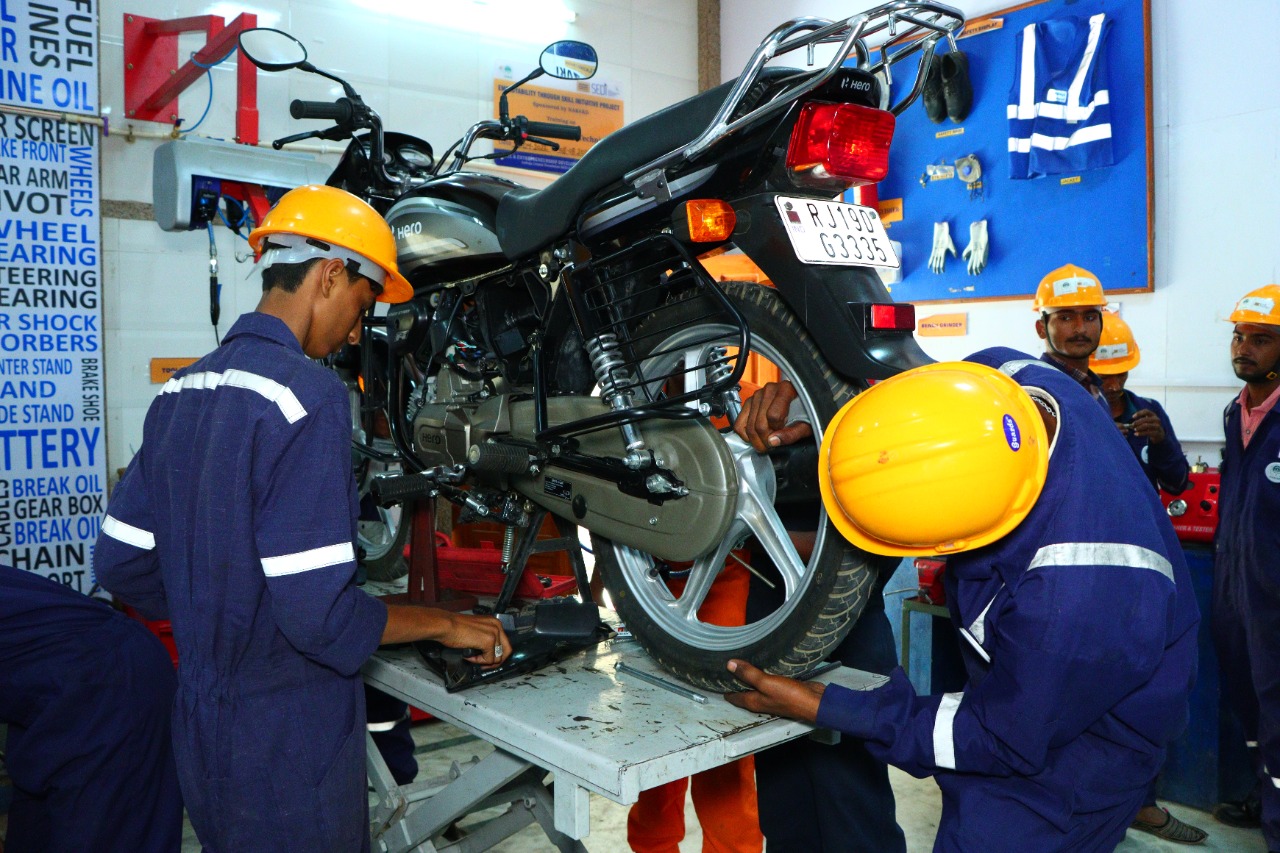 Ambuja Cement Foundation & Sir Mathuradas Vissanji Education Trust Joins Hands to Upgrade the Automotive Training Program at SEDI Centres